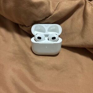 Apple AirPods (3rd generation) with Charging Case - White